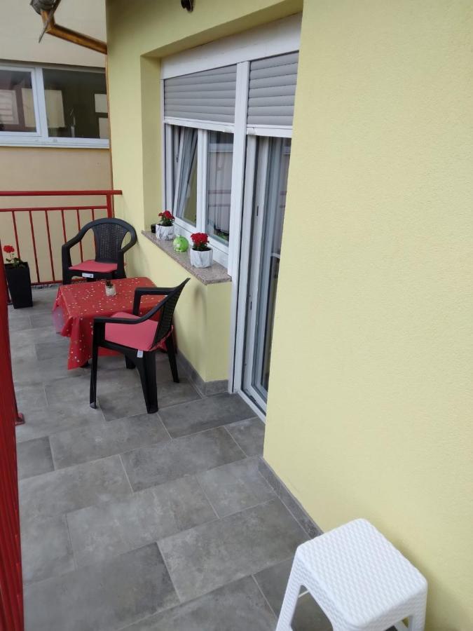Apartman Josip Gospić Exteriör bild