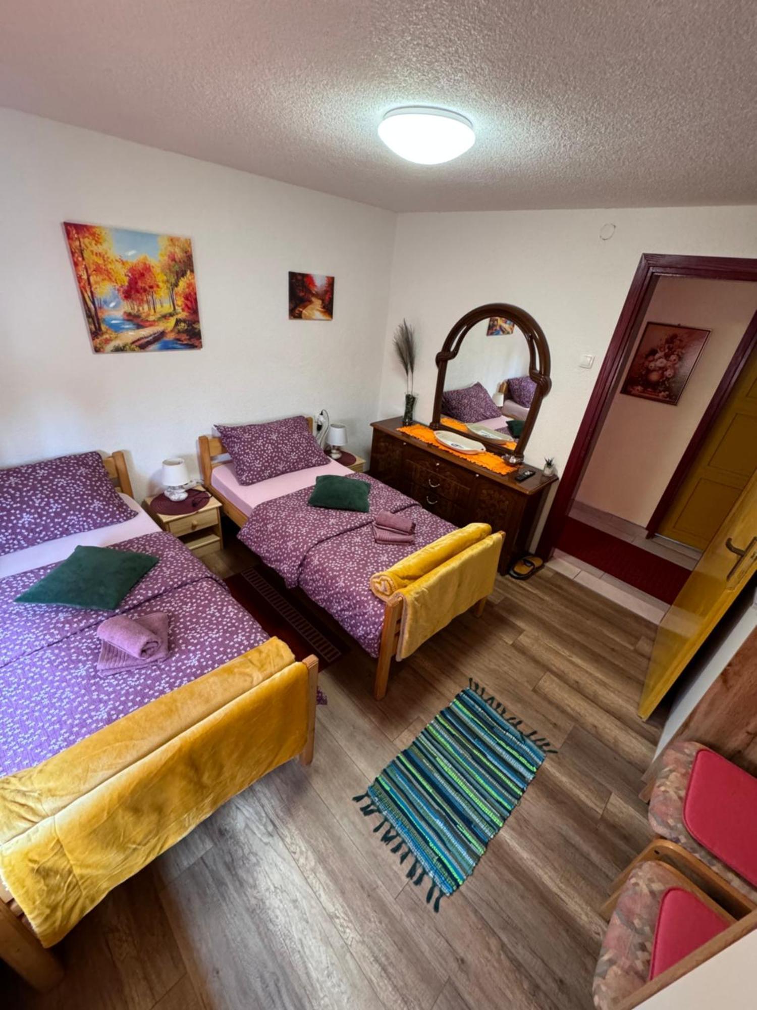 Apartman Josip Gospić Exteriör bild