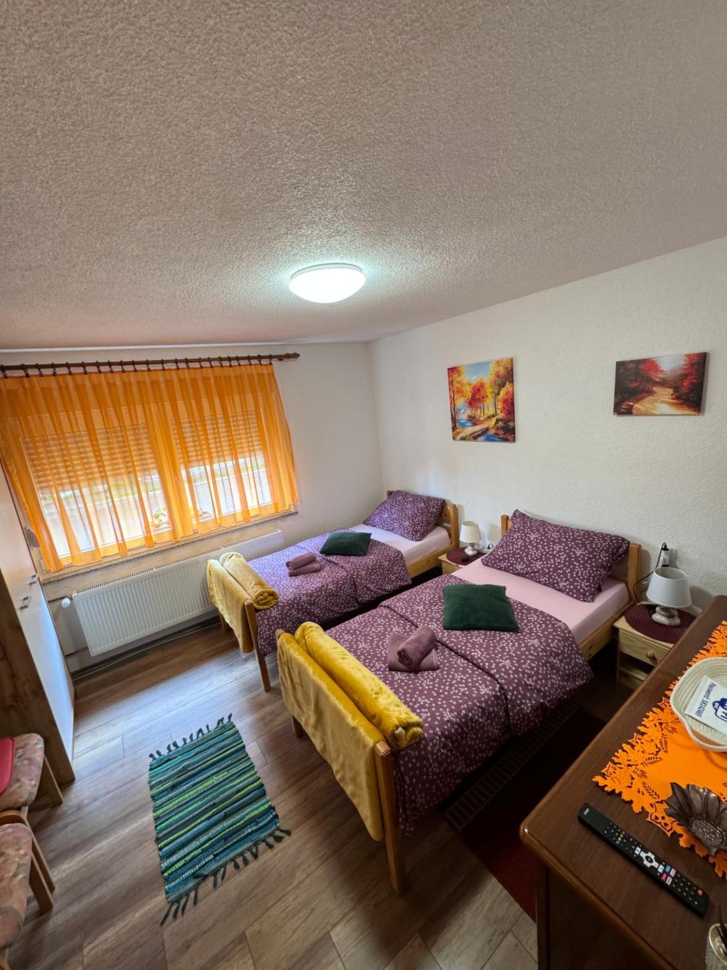 Apartman Josip Gospić Exteriör bild