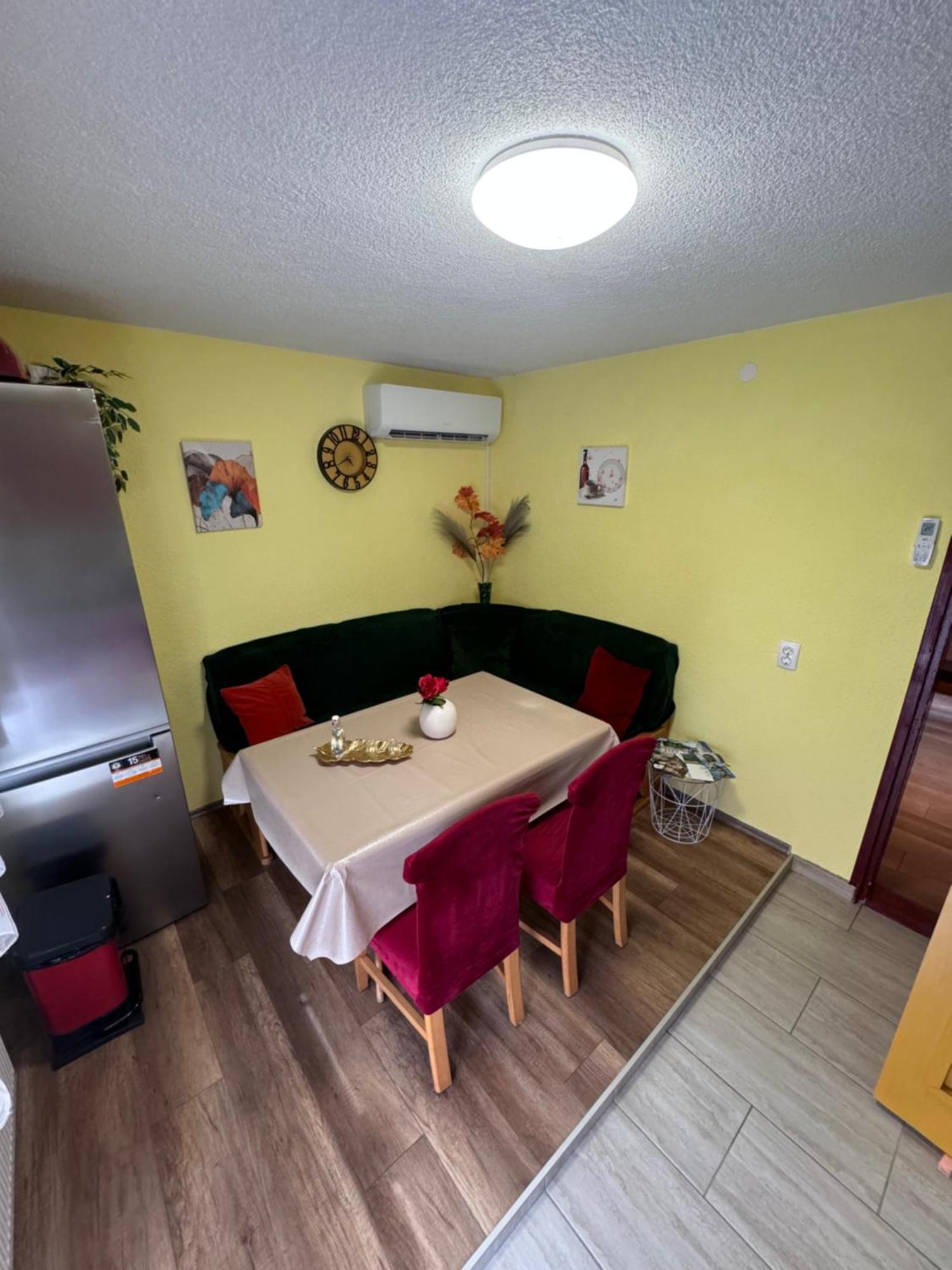 Apartman Josip Gospić Exteriör bild