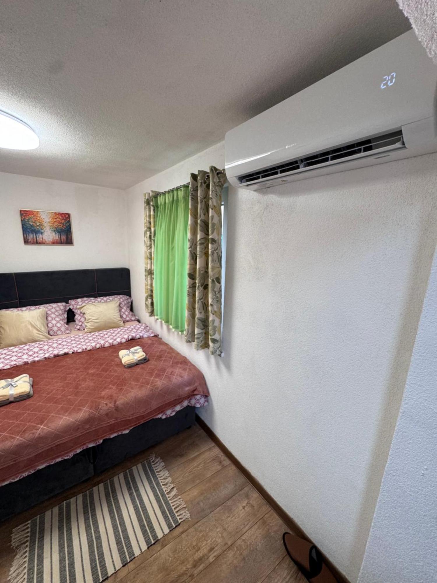 Apartman Josip Gospić Exteriör bild