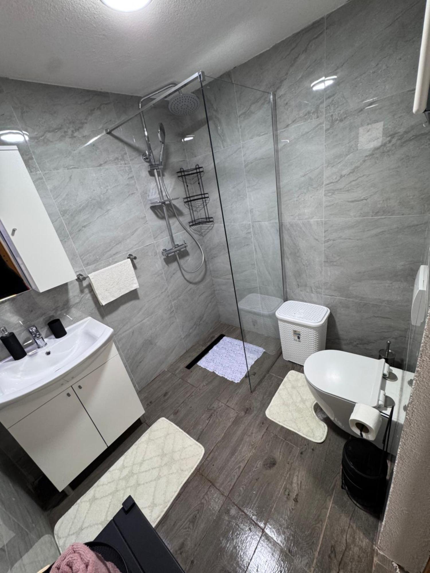 Apartman Josip Gospić Exteriör bild