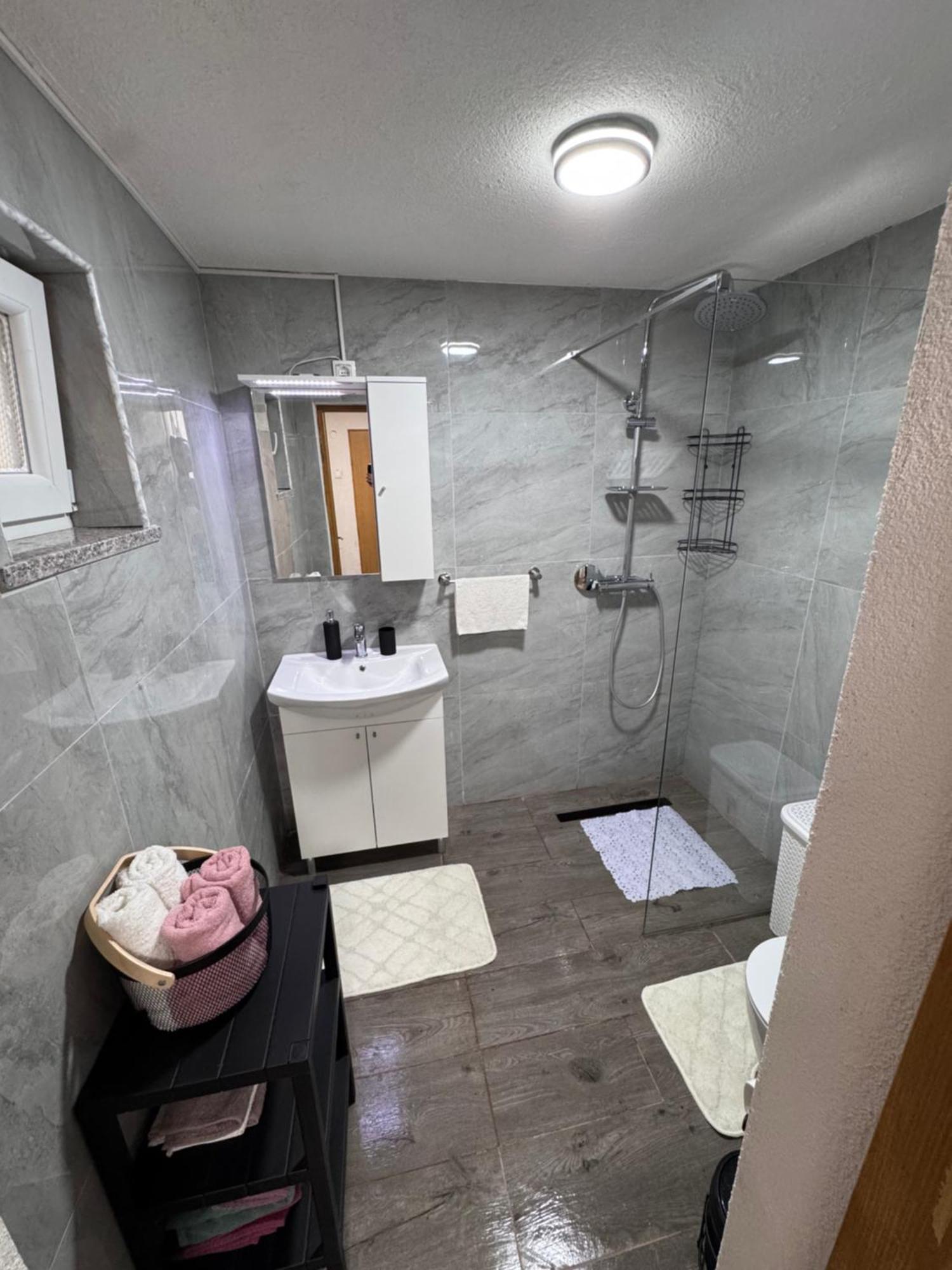 Apartman Josip Gospić Exteriör bild