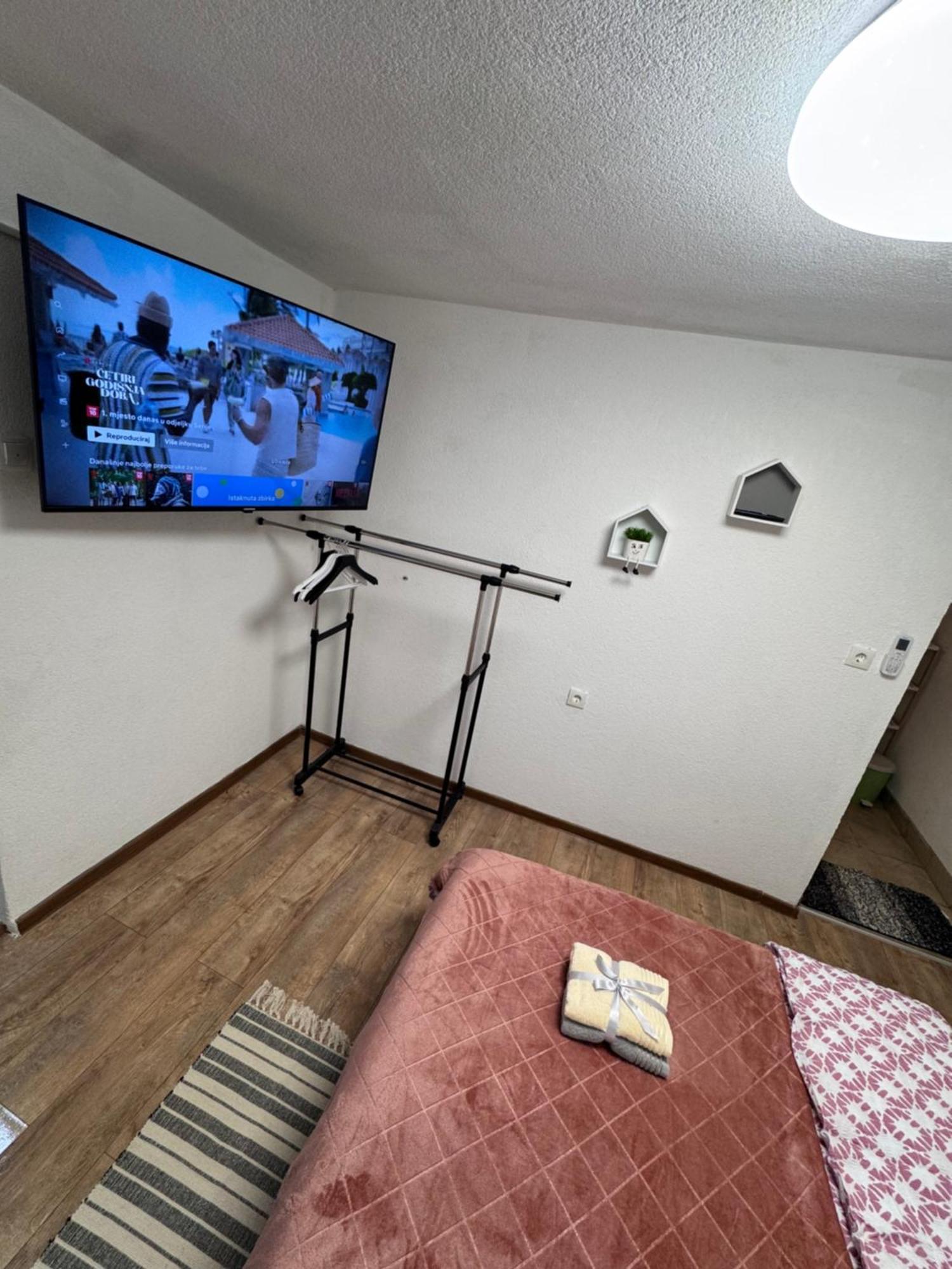 Apartman Josip Gospić Exteriör bild