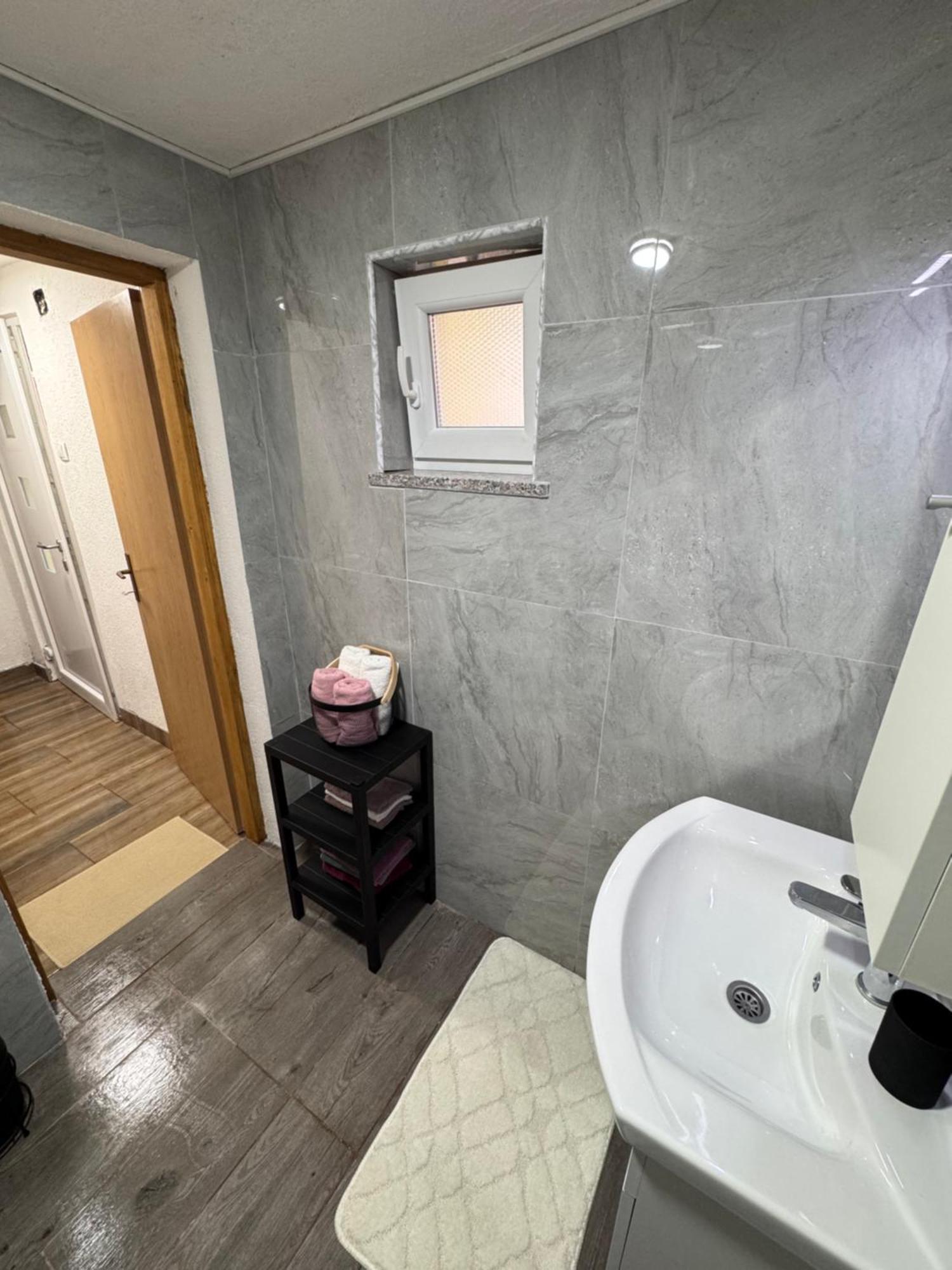 Apartman Josip Gospić Exteriör bild