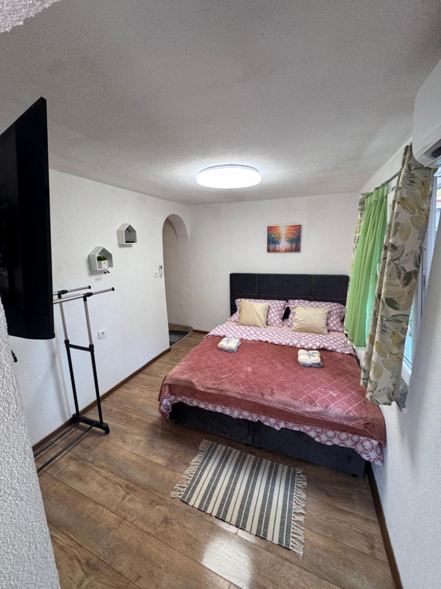 Apartman Josip Gospić Exteriör bild