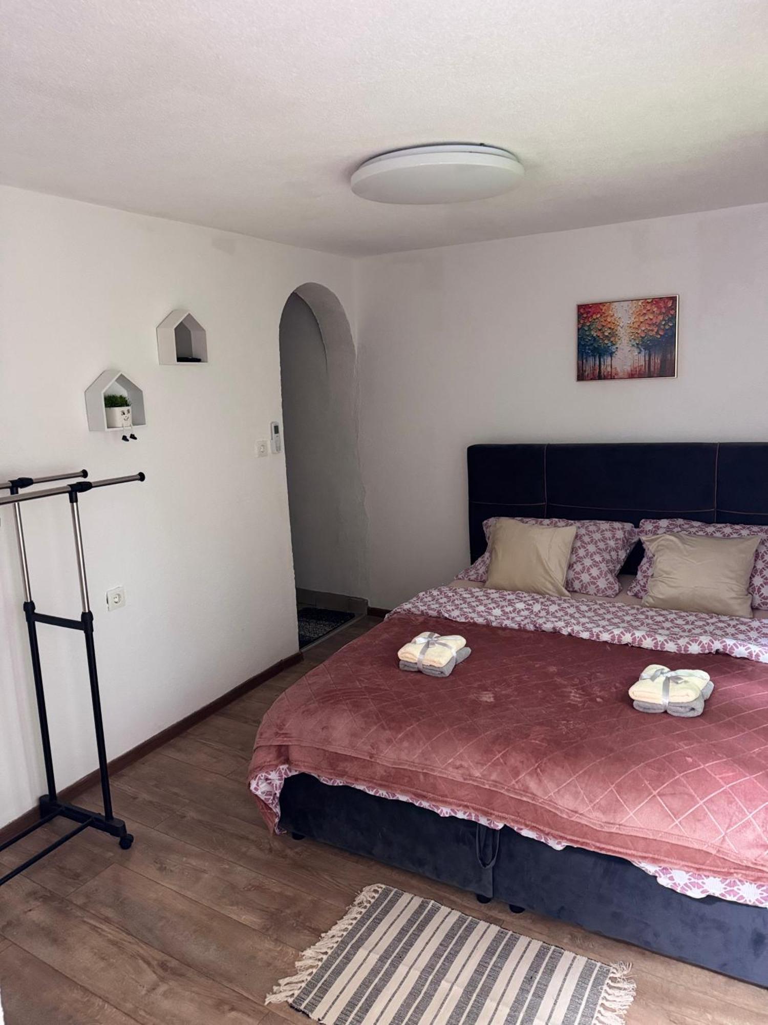 Apartman Josip Gospić Exteriör bild