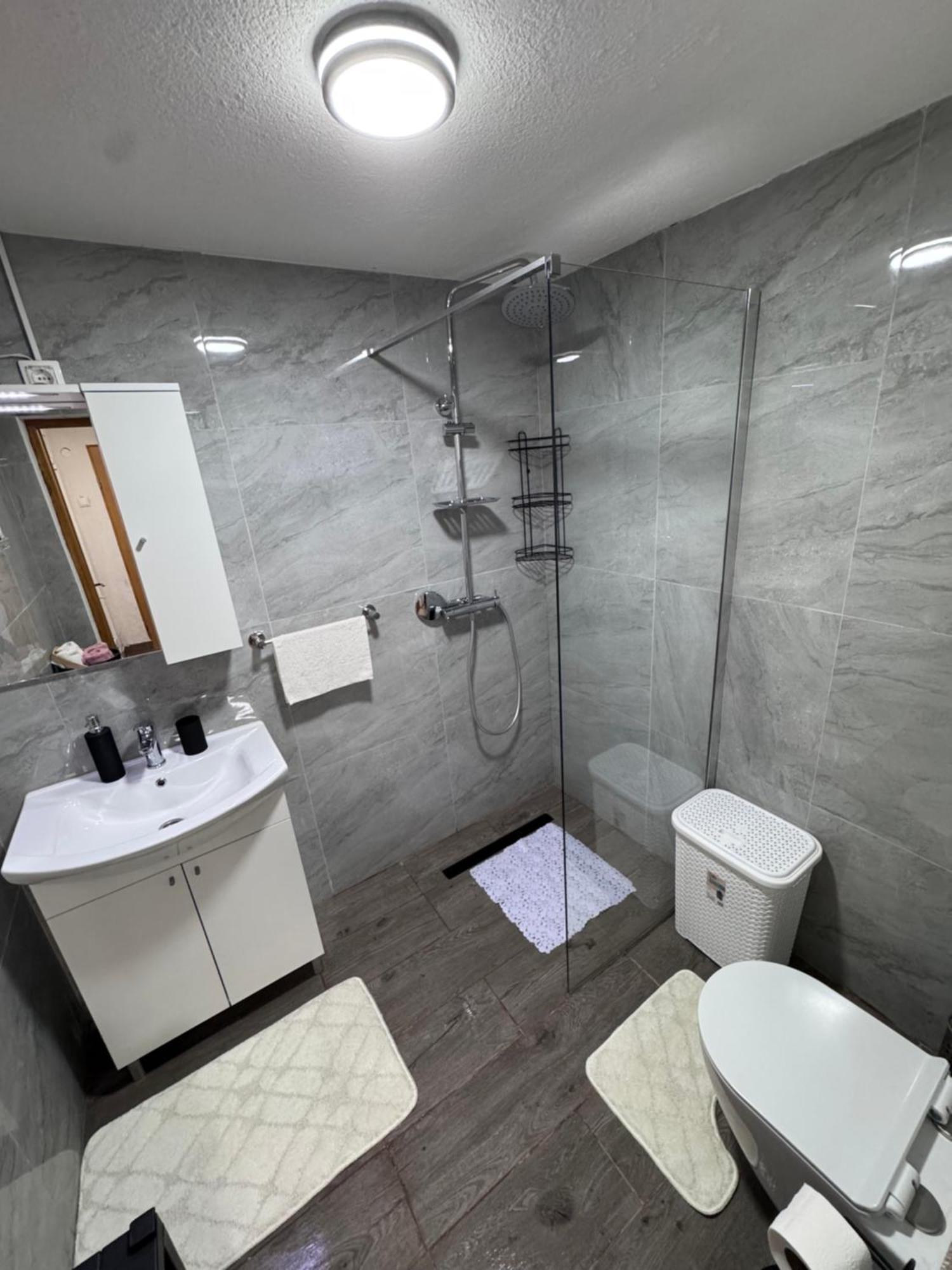 Apartman Josip Gospić Exteriör bild