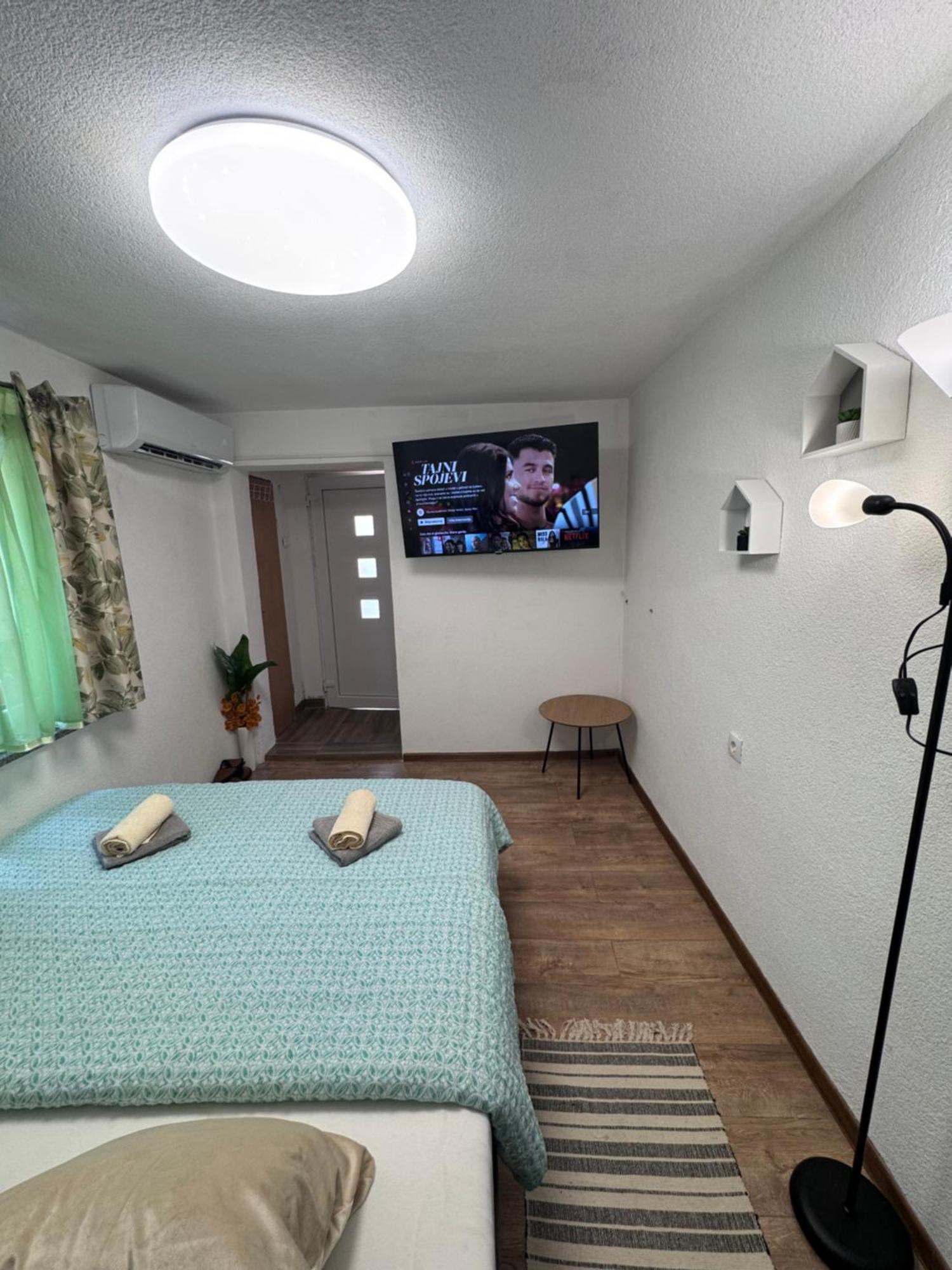 Apartman Josip Gospić Exteriör bild